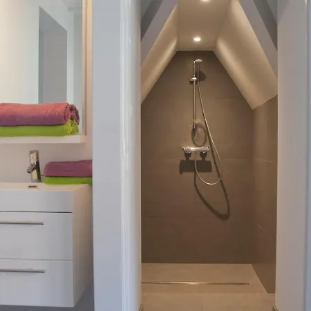 Fabulous Luxury With Spacious Garden In *