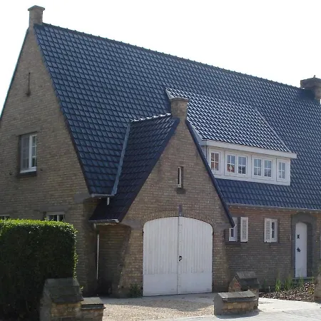 Fabulous Luxury With Spacious Garden In *