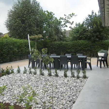Fabulous Luxury With Spacious Garden In *